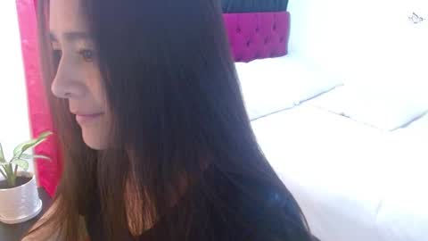 Snapshot of porcelainlux chatting on February 2025 03:48:02 PM porcelainlux online show from February 2025 03:48:02 PM