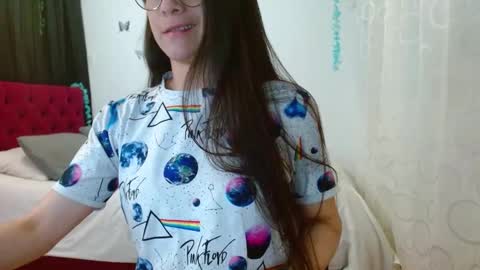 Snapshot of porcelainlux chatting on March 2025 09:53:01 PM porcelainlux online show from March 2025 09:53:01 PM