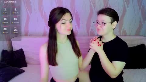 Ana and Tati online show from November 2025 01:04:02 AM