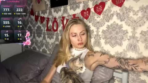 Snapshot of porshes chatting on September 2025 04:35:02 AM HERES SILVIA AND OlIVIA WELCOME EVERYONE LOVENSE DOMI REACT TO YOUR TIPS LETS MAKE A GREAT SHOW TOGETHER online show from September 2025 04:35:02 AM