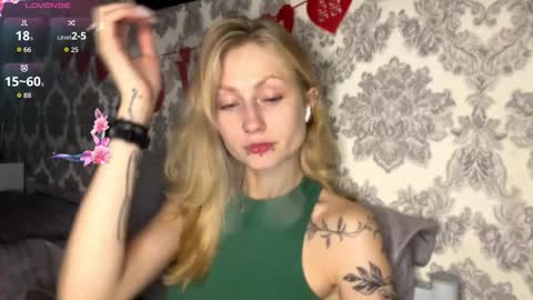 Snapshot of porshes chatting on September 2025 04:46:02 AM HERES SILVIA AND OlIVIA WELCOME EVERYONE LOVENSE DOMI REACT TO YOUR TIPS LETS MAKE A GREAT SHOW TOGETHER online show from September 2025 04:46:02 AM
