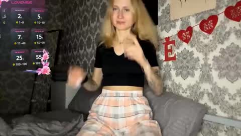 Snapshot of porshes chatting on September 2025 03:39:01 PM HERES SILVIA AND OlIVIA WELCOME EVERYONE LOVENSE DOMI REACT TO YOUR TIPS LETS MAKE A GREAT SHOW TOGETHER online show from September 2025 03:39:01 PM