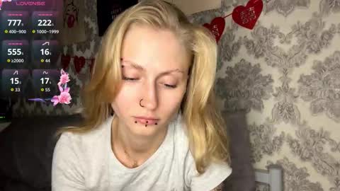 Snapshot of porshes chatting on September 2025 03:50:01 PM HERES SILVIA AND OlIVIA WELCOME EVERYONE LOVENSE DOMI REACT TO YOUR TIPS LETS MAKE A GREAT SHOW TOGETHER online show from September 2025 03:50:01 PM