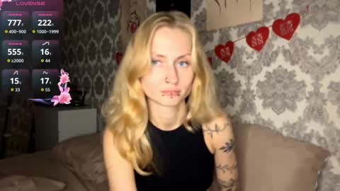 Snapshot of porshes chatting on October 2025 03:10:02 PM HERES SILVIA AND OlIVIA WELCOME EVERYONE LOVENSE DOMI REACT TO YOUR TIPS LETS MAKE A GREAT SHOW TOGETHER online show from October 2025 03:10:02 PM