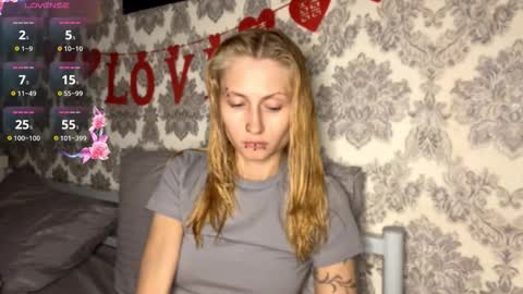 Snapshot of porshes chatting on October 2025 03:21:02 PM HERES SILVIA AND OlIVIA WELCOME EVERYONE LOVENSE DOMI REACT TO YOUR TIPS LETS MAKE A GREAT SHOW TOGETHER online show from October 2025 03:21:02 PM