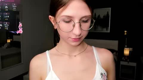 Elizabeth online show from October 2025 07:12:02 PM