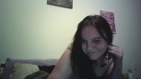 Snapshot of poundedsnowbunny chatting on October 2025 10:15:01 PM SnowBunny online show from October 2025 10:15:01 PM