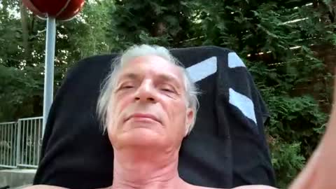 Snapshot of povaridad chatting on July 2026 06:18:01 PM Smooth Daddy online show from July 2026 06:18:01 PM
