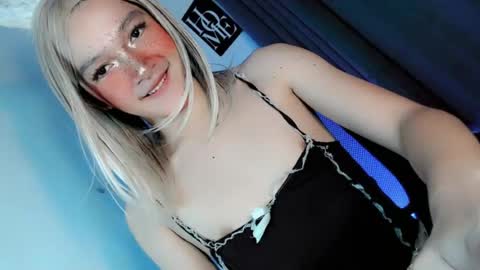 Snapshot of precious_laura18 chatting on June 2026 06:43:01 PM precious_laura18 online show from June 2026 06:43:01 PM