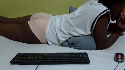 Snapshot of precious_nesh chatting on November 2025 03:06:02 AM precious_nesh online show from November 2025 03:06:02 AM