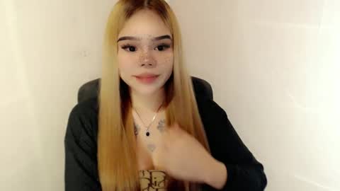 MAXXINE online show from December 2025 02:50:01 AM