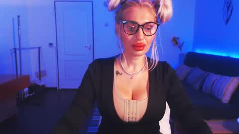 Victoria online show from December 2024 09:36:02 PM