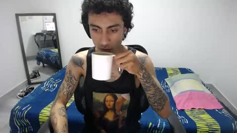 Snapshot of present_the_magic chatting on March 2026 04:50:01 AM Plux online show from March 2026 04:50:01 AM