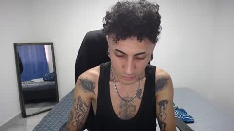 Snapshot of present_the_magic chatting on June 2026 05:14:01 PM Plux online show from June 2026 05:14:01 PM