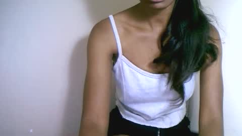 prettiethalia online show from November 2025 07:04:01 PM