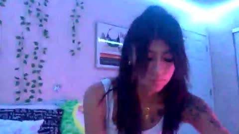 pretty_girl828687 online show from November 2025 04:00:01 AM