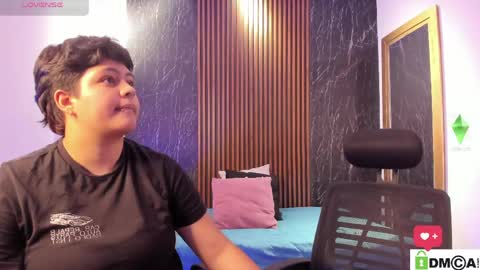 Snapshot of pretty_honey22 chatting on June 2026 08:33:02 PM pretty_honey22 online show from June 2026 08:33:02 PM