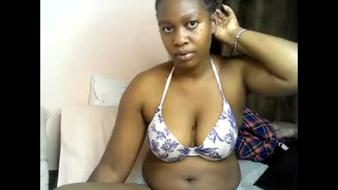 Snapshot of pretty_kylah chatting on May 2026 01:12:01 AM pretty_kylah online show from May 2026 01:12:01 AM