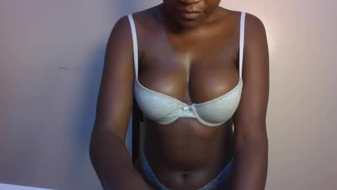 Snapshot of pretty_lucie chatting on April 2026 04:07:02 PM pretty_lucie online show from April 2026 04:07:02 PM