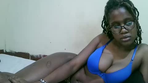 Snapshot of pretty_mellan chatting on February 2025 02:40:02 AM pretty_mellan online show from February 2025 02:40:02 AM