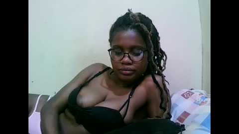 Snapshot of pretty_mellan chatting on March 2025 07:08:02 AM pretty_mellan online show from March 2025 07:08:02 AM