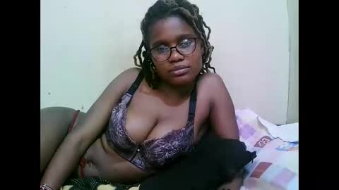 Snapshot of pretty_mellan chatting on March 2025 03:18:02 PM pretty_mellan online show from March 2025 03:18:02 PM