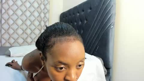 Snapshot of pretty_peshy chatting on April 2026 06:58:01 PM pretty_peshy online show from April 2026 06:58:01 PM