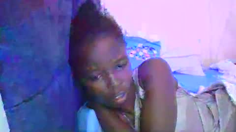 Snapshot of pretty_petite_ebony chatting on May 2026 01:29:02 PM pretty_petite_ebony online show from May 2026 01:29:02 PM