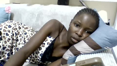 Snapshot of pretty_petite_ebony chatting on June 2026 09:41:02 PM pretty_petite_ebony online show from June 2026 09:41:02 PM