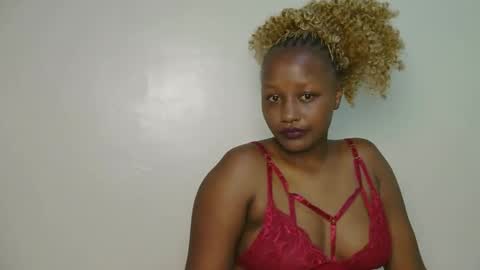 Snapshot of pretty_tinna chatting on November 2025 12:04:02 PM Tina online show from November 2025 12:04:02 PM