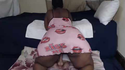 Snapshot of prettyblack25 chatting on May 2026 12:52:01 AM Cindy online show from May 2026 12:52:01 AM