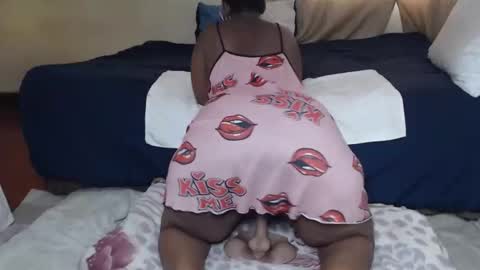 Snapshot of prettyblack25 chatting on May 2026 07:04:02 AM Cindy online show from May 2026 07:04:02 AM