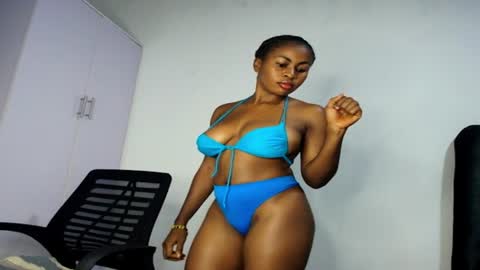 Snapshot of prettylove5 chatting on June 2026 07:44:01 AM evelyn online show from June 2026 07:44:01 AM