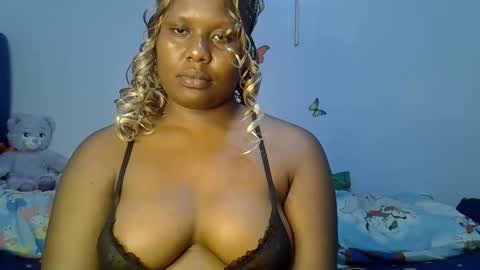 prettymel_ online show from January 2026 09:30:02 PM