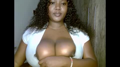 Snapshot of prettypearl_ chatting on January 2025 10:45:01 PM pearl online show from January 2025 10:45:01 PM