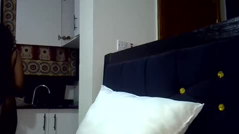 Snapshot of prettysmallsquiter chatting on May 2026 07:41:01 PM apple online show from May 2026 07:41:01 PM