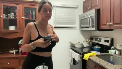 prettyyykittyyy22 online show from November 2025 01:11:01 AM