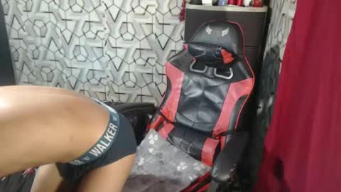 Snapshot of primohunterz chatting on November 2025 09:32:01 AM primohunterz online show from November 2025 09:32:01 AM