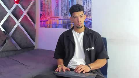 prince_arthur77 online show from November 2025 01:48:01 PM