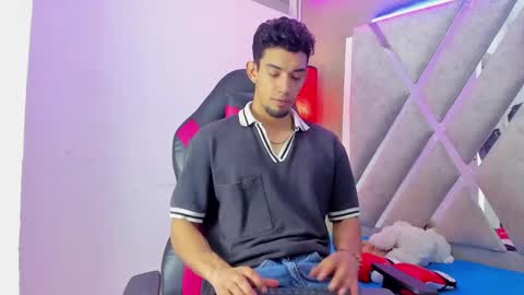 prince_arthur77 online show from December 2025 02:24:01 PM