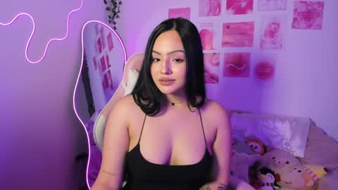 Snapshot of princess_saris chatting on April 2026 02:43:01 AM online show from April 2026 02:43:01 AM