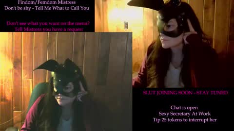 Snapshot of princessmariahswitch chatting on November 2025 08:04:02 AM Cuckold Cravings online show from November 2025 08:04:02 AM