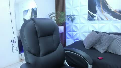 Priscila  online show from October 2025 08:30:01 PM