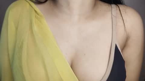 priyu_ online show from December 2025 04:27:01 PM