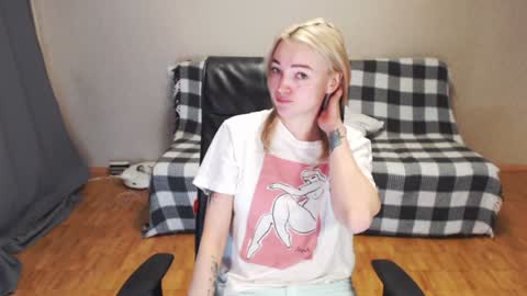 Polly online show from December 2024 03:52:01 AM