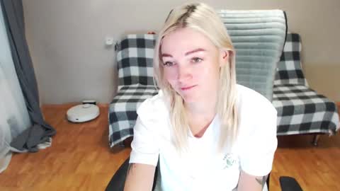 Polly online show from November 2025 04:57:01 AM