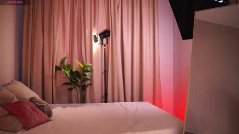 constant schedule Wednesday  Friday  Saturday  Sunday  The Rosemarie online show from March 2026 05:57:01 AM