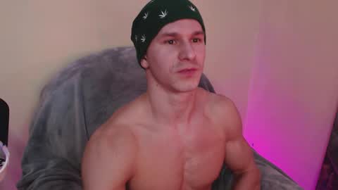 Snapshot of puremenshape chatting on November 2025 06:29:02 PM puremenshape online show from November 2025 06:29:02 PM