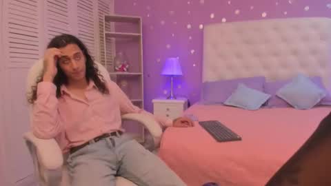 Snapshot of puretemptation_ chatting on February 2026 07:18:01 PM Experienced guys online show from February 2026 07:18:01 PM