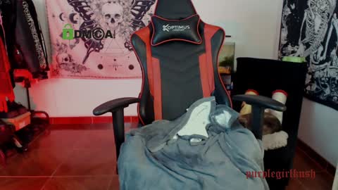 Snapshot of purpelkush chatting on January 2025 07:25:02 AM Purplekush Violet punk online show from January 2025 07:25:02 AM